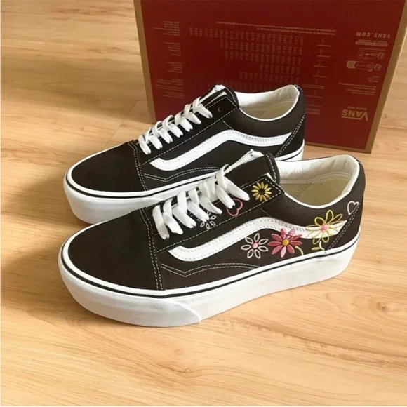 Vans Old Skool Stackform Embroidery
Black / True White Women 8.5 US - Picture 3 of 10
